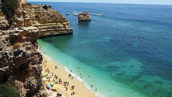 La-plage-de-Marinha-Portugal