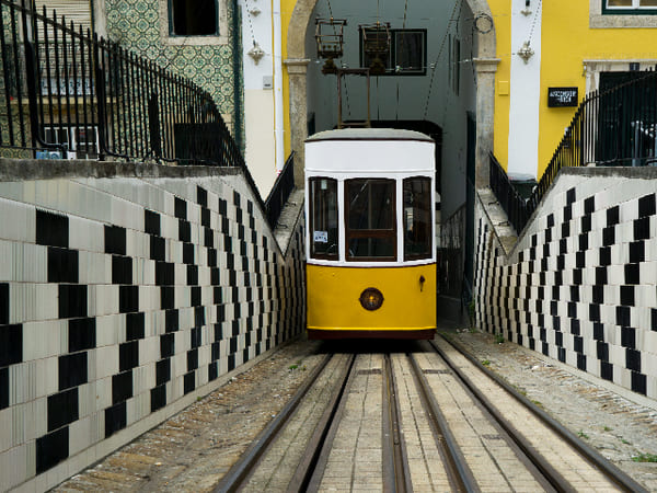 Gli-Elevador-da-Gloria-e-da-Bica-Cosa-fare-a-Lisbona-in-4-giorni