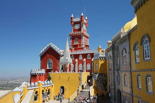 Il-Palacio-Nacional-da-Pena-e-il-suo-parco