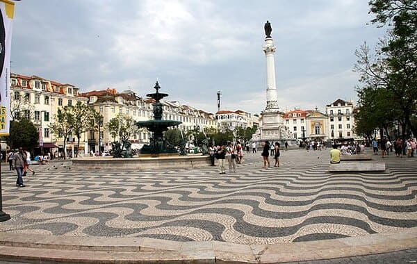 Place-de-Rossio-Lisbonne-en-4-jours