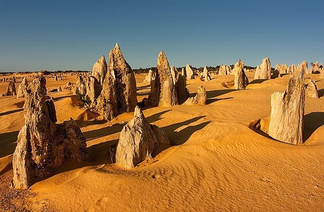 The-Pinnacles-Il-deserto-dei-pinnacoli-Luoghi-da-visitare-in-Australia