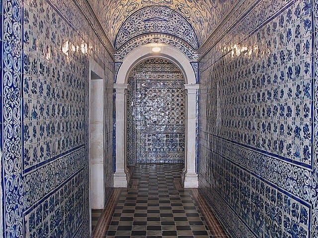 ammirare-gli-azulejos-ed-esplorare-la-citta