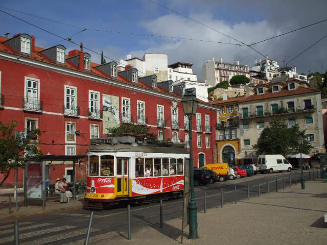 Fai-un-giro-per-Alfama-a-Lisbona