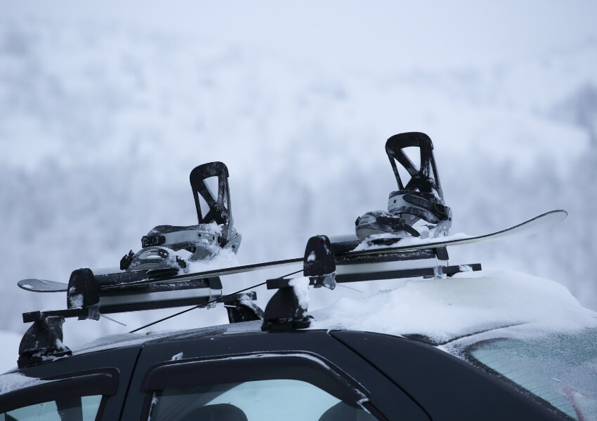 Porte-skis et snowboards sur attelage Mottez*